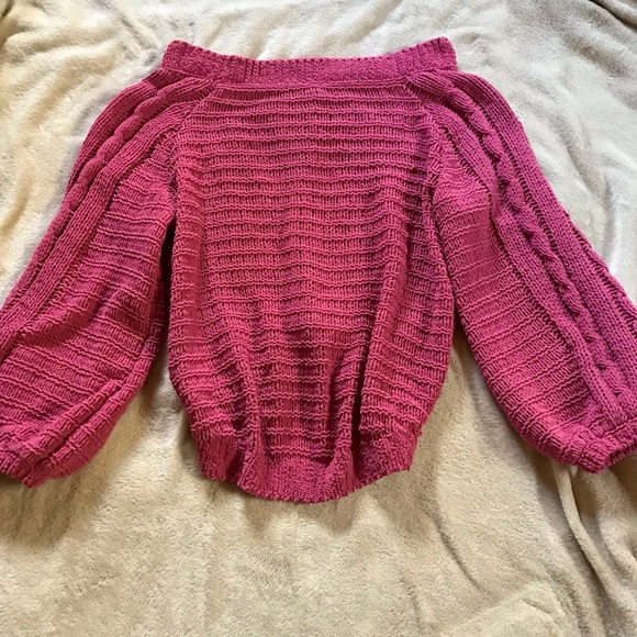Pink Comfy Sweater 🎀 - Picture 2 of 5